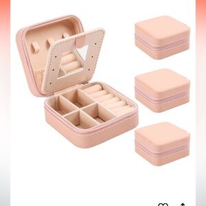 NWT pink small travel jewelry box with mirror, organizer, 4“ x 4“ x 2“, zipper